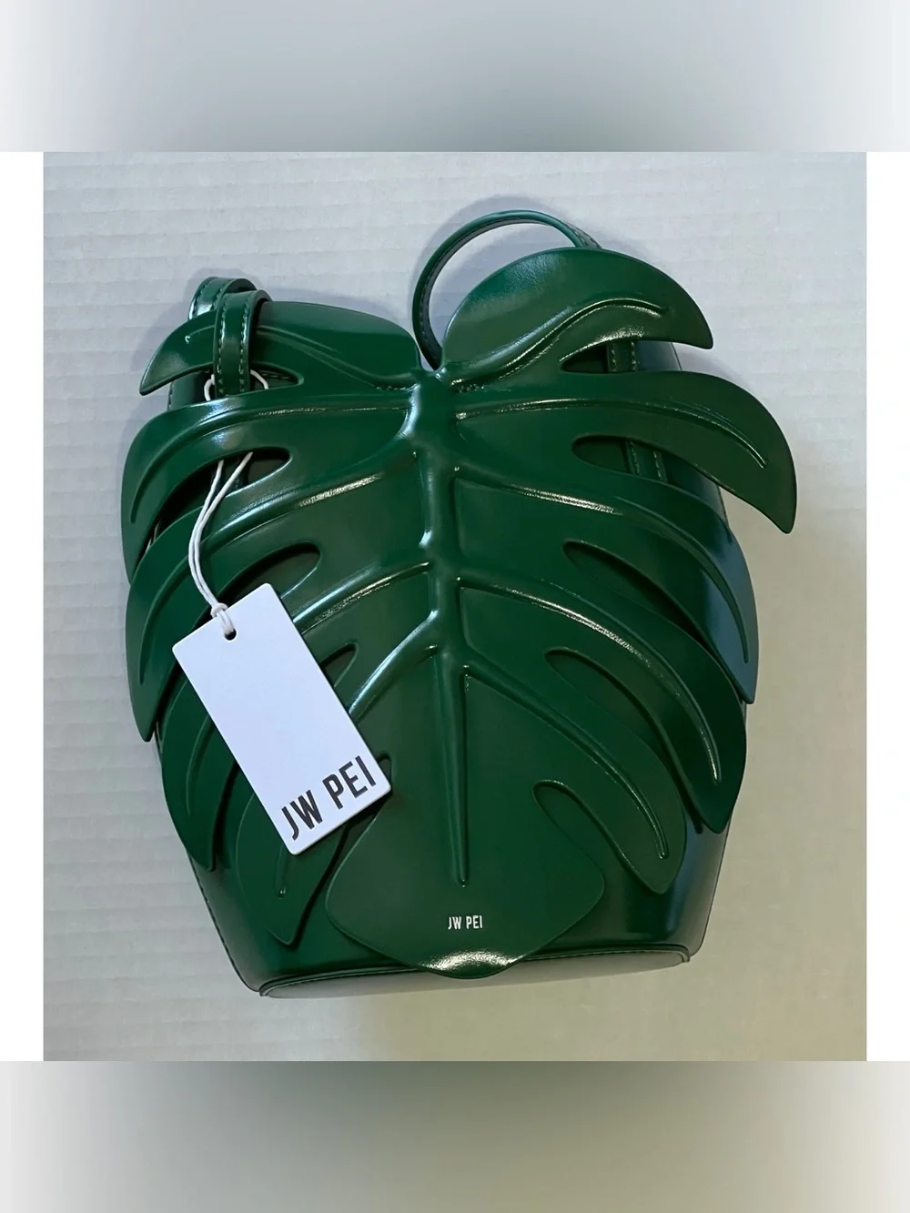 JW PEI green monstera leaf shaped novelty bag new in box - Picture 15 of 16